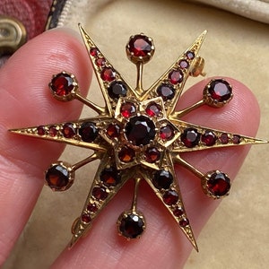 Fabulous Vintage Antique revival heavy solid 9ct gold & garnet studded starburst star brooch /pin