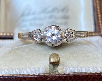 Beautiful antique / vintage hallmarked 750 18ct gold blaze cut diamond solitaire Ring /engagement ring