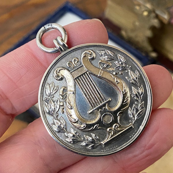 Schöne antike Englisch gekennzeichnete schwere solide Sterling Silber Musik Lyra Instrument Medaille / Fob Halskette Anhänger