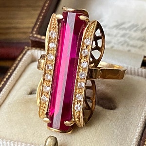 Stunning vintage gothic 750 18ct Gold large synthetic ruby statement Ring