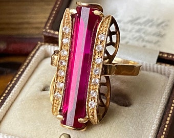 Stunning vintage gothic 750 18ct Gold large synthetic ruby statement Ring