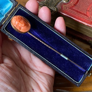 Stunning unusual Antique Victorian 15ct gold carved coral cameo large stick pin /brooch -in original box