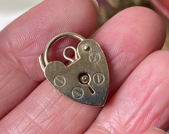 Beautiful vintage hallmarked 375 9ct gold heart shaped padlock charm for bracelet/necklace pendant (tep)