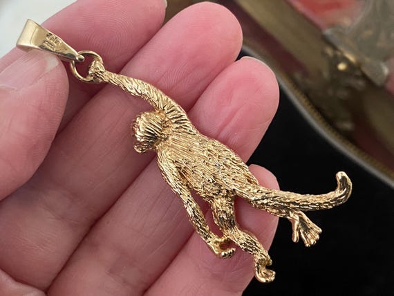 Fantastic Unusual Large Vintage English Hallmarked 375 9ct