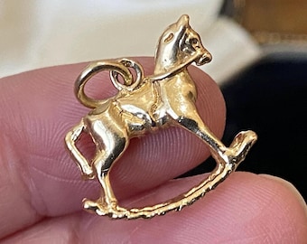 Beautiful Vintage English hallmarked solid 375 9ct gold rocking horse charm (A)
