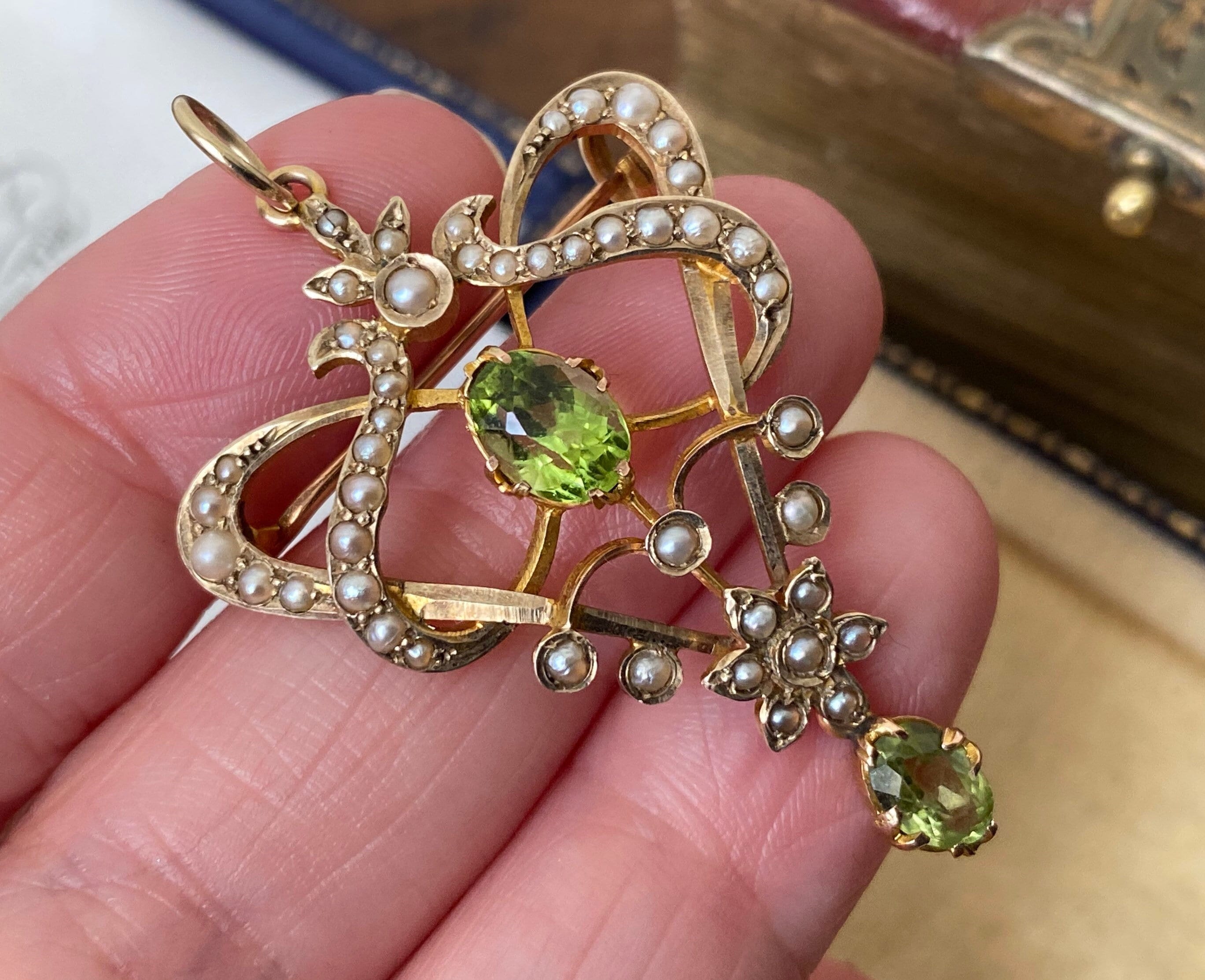 Fabulous Antique Edwardian Art Nouveau 9ct Gold Peridot & Seed