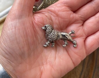 Broche Ancienne En Argent Massif - Représente Un Chien Caniche, Sertie D'un Grenat Almandin, Occasion