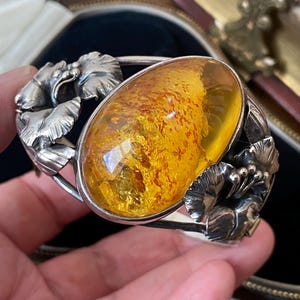 Stunning vintage sterling silver floral mounted Baltic Amber statement bracelet/bangle