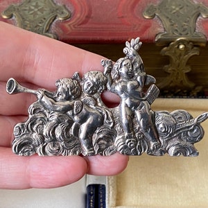 Inusual grande antiguo victoriano/eduardiano pesado plata esterlina querubín/putti/ángeles en las nubes cariño broche/pin