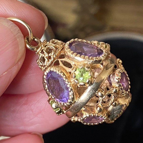 Beautiful unusual vintage 375 9ct gold Multi amethyst & peridot lantern /orb type necklace pendant /large charm