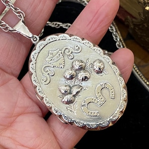 Fer à cheval porte-bonheur original de l'époque victorienne en argent sterling et collier pendentif médaillon floral / rose - accessoire de mariage idéal