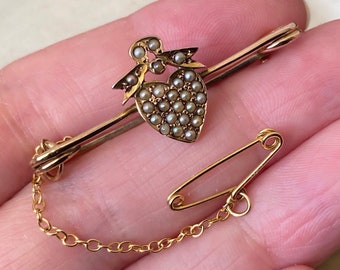 Beautiful small Antique Victorian Edwardian 375 9ct gold seed pearl heart sweetheart safety pin /brooch