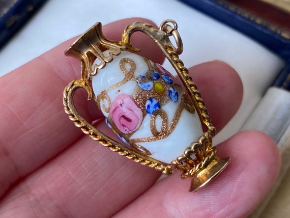unusual vintage English hallmarked 375 9k 9ct gold wedding cake murano glass Etruscan urn /vase pendant /large charm