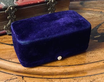 Fantastic original antique empty velvet  jewellery watch /bracelet box - ideal for display