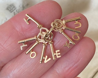 Fabulous unusual vintage English hallmarked solid 375 9k 9ct gold secret message sweetheart “I love you “ key charm /pendant