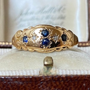 Elegant antique Edwardian 1907 English Chester hallmarked 750 18ct gold sapphire & diamond ring