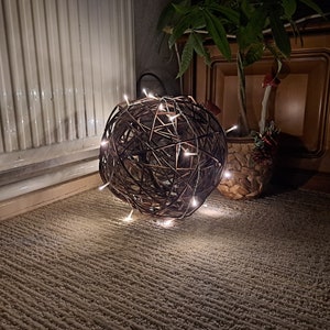 Small 25 cm decorative ball made of willow incl. 20 LED light chain, vine ball, wicker ball braided