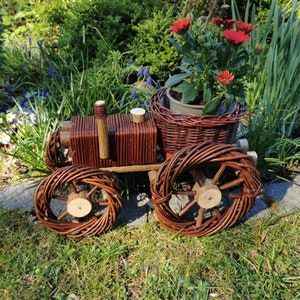 Deko-Traktor, Pflanzschale, Traktor aus Weide geflochten - 40 x 21cm dunkelbraun