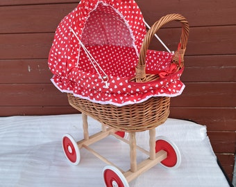 Puppenwagen, Kinderwagen aus Weide - rot - 46 x 30 x 56cm inkl. Bettdecke und Kopfkissen