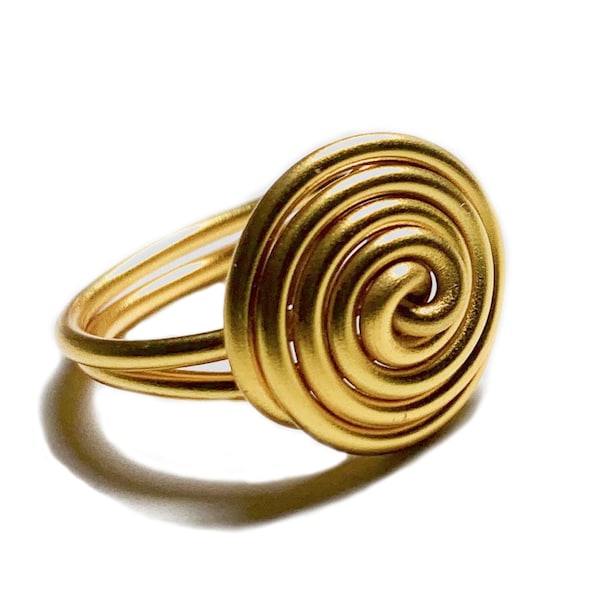 MAMIHLAPINATAPAI 03, gold aluminium ring.