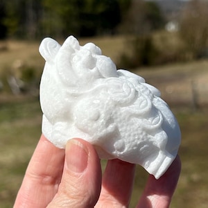 Carved White Jade Money Toad: Feng Shui Crystal Altar Decor