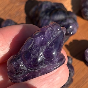 Amethyst Money Toad: Feng Shui Crystal Carving