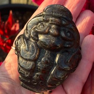 Silvery golden obsidian money toad frog master carved dark crystal carving feng shui attract manifest abundance money bowl altar sheen