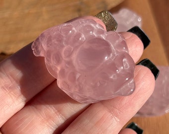 Crapaud argenté en quartz rose : sculpture sur cristal Feng Shui