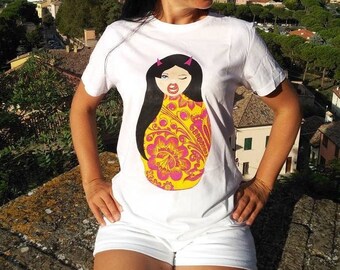 Hand painted women's T-shirt Matryoshka T-shirt Painted cotton T-shirt Artistic T-shirt Gift for her Funny T-shirt Made in Italy