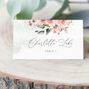 MIU - Tarjetas de nombre de mesa boda, rosas rojas hojas verdes de acuarela, planas y plegadas en tienda, DESCARGAR, plantilla de lugar de asiento editable