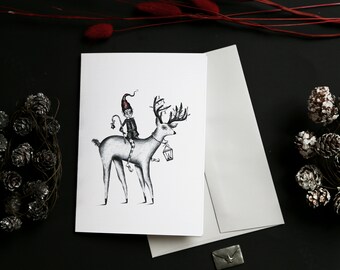 Puede incluir: Una ilustración en blanco y negro de un pequeño elfo montando un reno. El elfo lleva un gorro rojo y sostiene una linterna. El reno tiene cuernos y lleva una linterna.