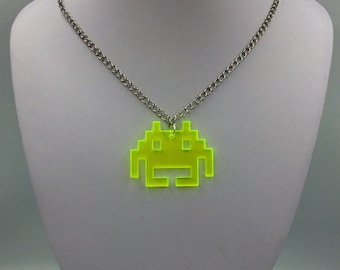 Retro Gaming Key Rings 4 Acrylic Pixel Space Invader Charms Jewellery Making