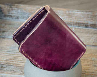 Alleni/Tolai Bifold - Exterior de cordovan con interior a juego - billetera plegable minimalista hecha a mano