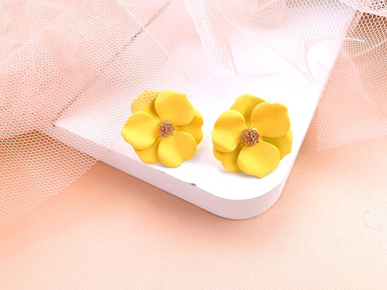 Flower earrings, Floral earrings, Spring Daisy earrings, White flower earrings, Birthday gift, Pastel earrings, Tropical Jewelry Yellow