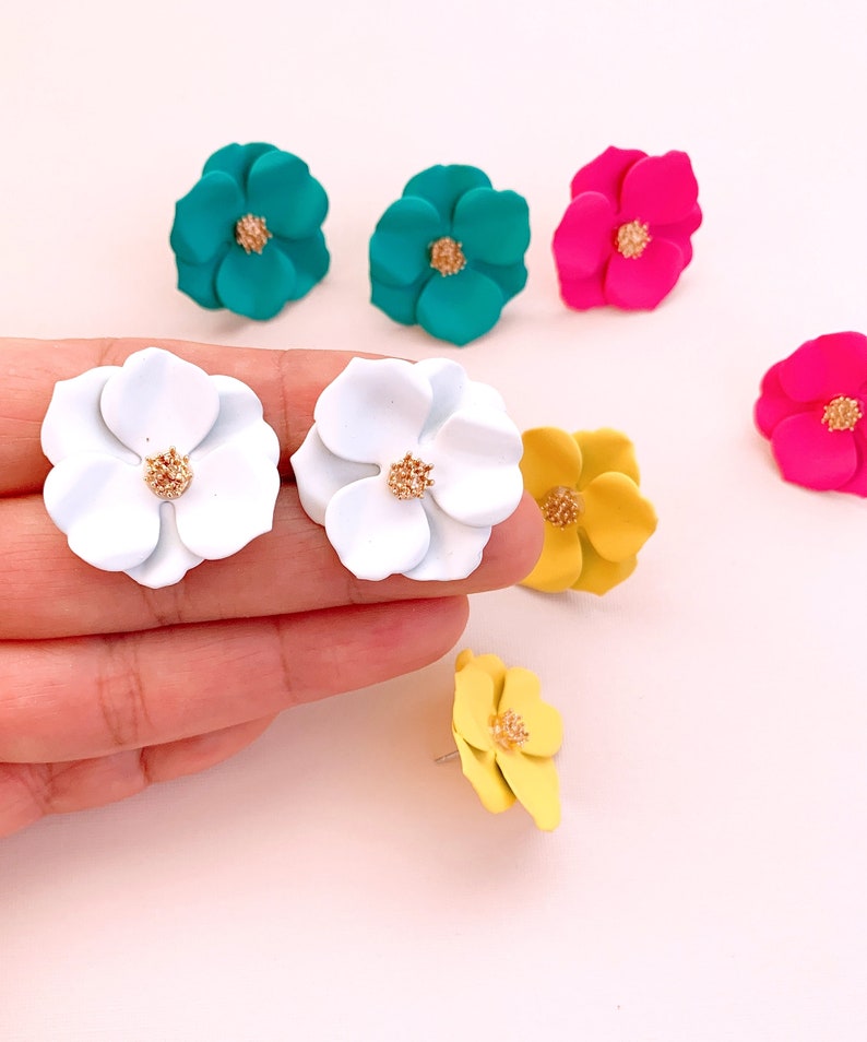 Flower earrings, Floral earrings, Spring Daisy earrings, White flower earrings, Birthday gift, Pastel earrings, Tropical Jewelry White