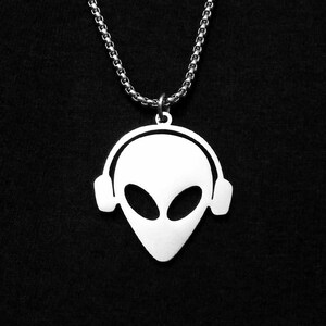 Jamming 2 Da Beat Alien Necklace image 2