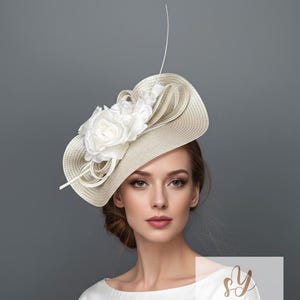 Elfenbein Fascinator mit Rosen, Eleganter Hut für Hochzeitsgäste, Ascot Kopfstück, Derby Fascinator, Statement Millinery