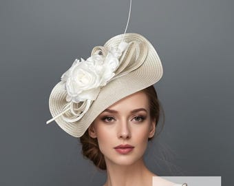 Beige Kentucky Derby-hoed, champagne bloemen ascot hoed, stro tovenaar voor vrouwen, elegante bruiloft hoed, moeder van de bruid hoed