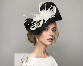 Sombrero Kentucky Derby en blanco y negro, tocado Royal Ascot con plumas, ideal para carreras, bodas y almuerzos de mujer.