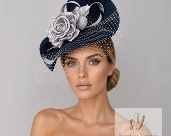 Marineblauwe en grijze derby-fascinator, zilveren ascot-hoed met sluier, blauwe Kentucky derby-hoed, bruidshoed, hoed voor de moeder van de bruid, damesraces