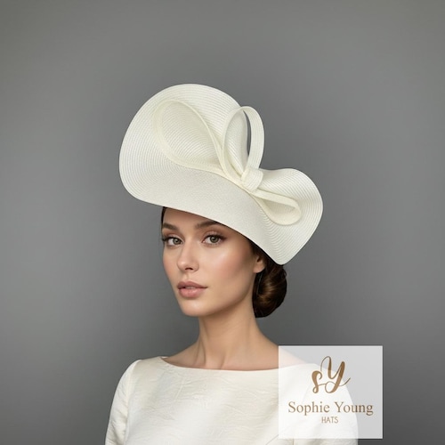 Ivory Hat With Blush Pink Feathers: Elegant Fascinator for  display picture 1