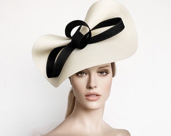 Fascinator derby nero e bianco, cappello ascot nero, cappello derby kentucky beige, cappello da sposa in avorio, cappello fascinator ascot, cappelli da corsa da donna, fiocco