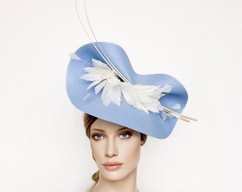 Blue fascinator, feathers fascinator, white derby hat, blue and white derby hat, ascot fascinator, races aces hats for women, wedding hat