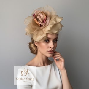 Champagner Blüten Fascinator, großer Blütenhut für Hochzeiten, Kentucky Derby, Ascot, Gartenparty Bild 1