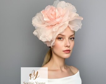 Blush große Blume Fascinator, weiches übergroßes Blumen Kopfschmuck für Hochzeiten & Events