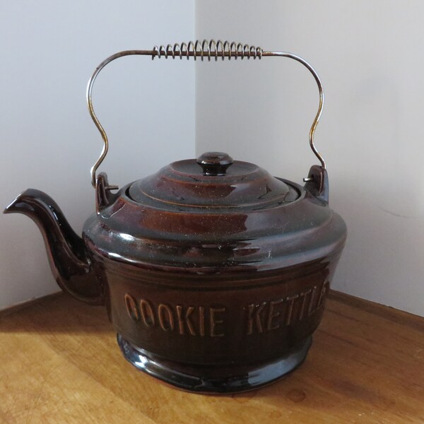 Vintage Cookie Kettle Jar - Brown Cookie Jar Shaped Like a Tea Kettle - Wire Bail Handle - Primitive or Cabin Style Decor - #1524