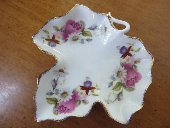 Two Ring Dishes - Vintage Leaf Shaped Trinket Dis… - image 3