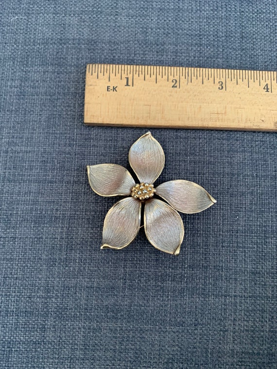 Marvella flower brooch rare style in very good co… - image 6