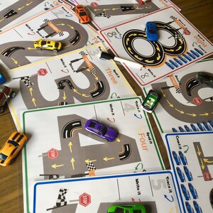 K&ouml;nnte beinhalten: Ein Satz von zehn druckbaren Arbeitsbl&auml;ttern mit Zahlen-Spuraktivit&auml;ten f&uuml;r Kinder. Jedes Arbeitsblatt enth&auml;lt eine Zahl, ein Auto und Anweisungen zum Nachzeichnen, Buchstabieren, Schreiben, Fahren und Z&auml;hlen. Die Arbeitsbl&auml;tter sollen Kindern helfen, Zahlen zu lernen und ihre Feinmotorik zu entwickeln.