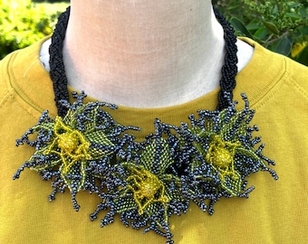 Beaded Dahlia Flower Necklace and Bracelet Set